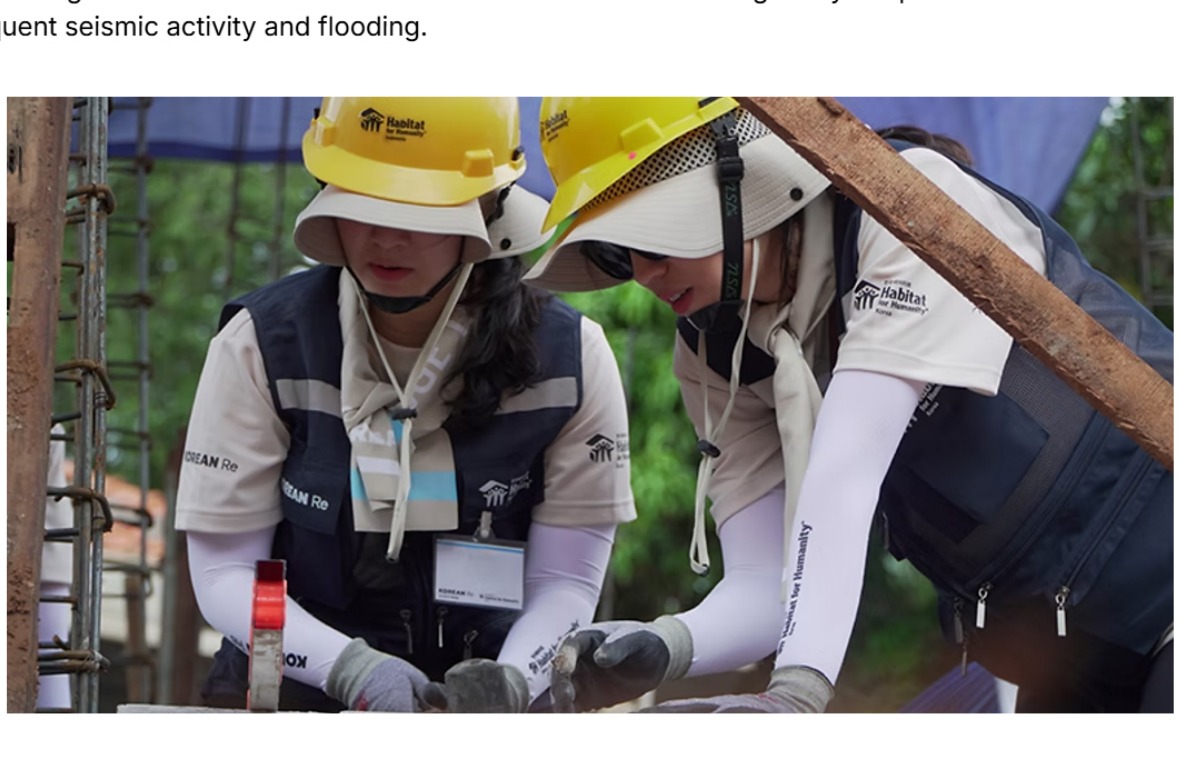 Volunteer housing construction in Indonesia
